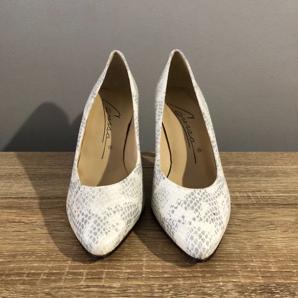 Caressa Womens 8M White/Black snake Design High Heel Pumps - Picture 2 of 8